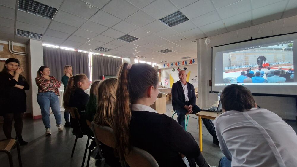 Spotkanie wiceprezesa IPN dr. hab. Krzysztofa Szwagrzyka z uczniami polskich szkół w Paryżu – 10–12 marca 2023. Fot. Andrzej Szydło (Ambasada RP w Paryżu)