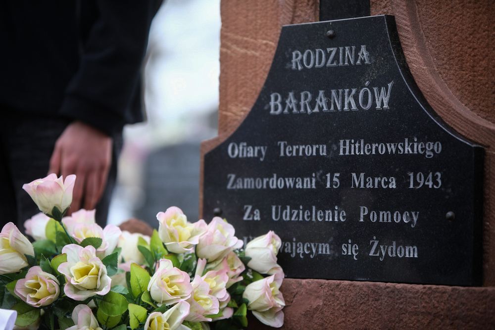 Uroczystości w Miechowie i Siedliskach upamiętniające rodzinę Baranków i ukrywanych przez nią Żydów, zamordowanych przez Niemców w 1943 r. Fot. Sławek Kasper (IPN)
