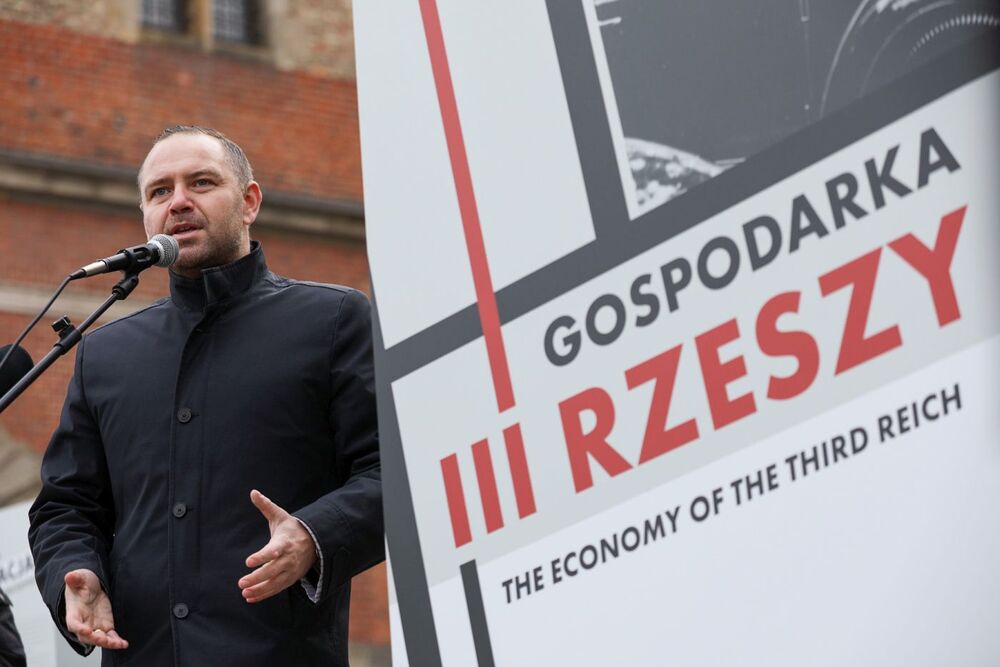 Prezes IPN dr Karol Nawrocki podczas otwarcia wystawy IPN „Gospodarka III Rzeszy” w Gdańsku – 17 marca 2023. Fot. Mikołaj Bujak (IPN)