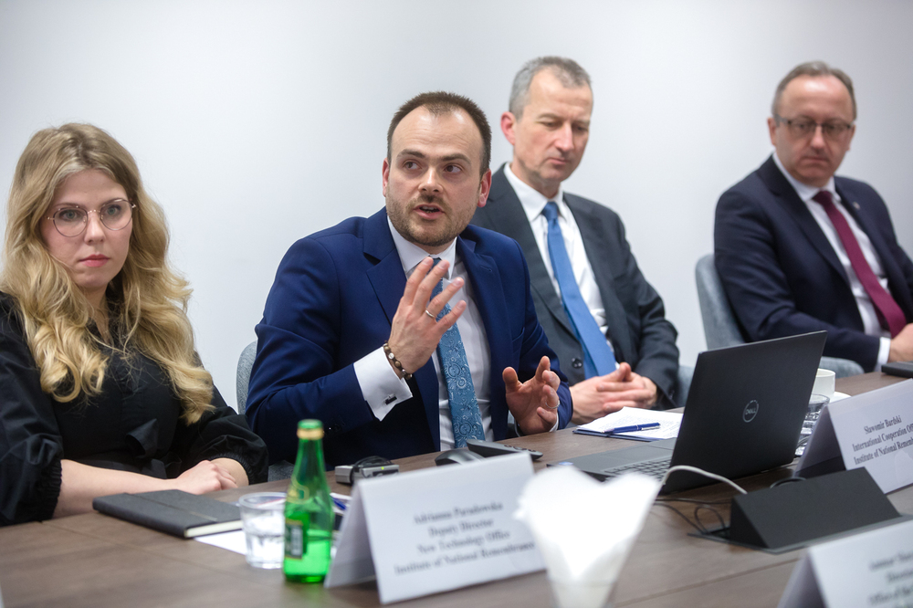 Przedstawiciele rządu i dyplomacji Państwa Palestyny z wizytą w Instytucie Pamięci Narodowej  – 17 marca 2023. Fot. Sławek Kasper (IPN)