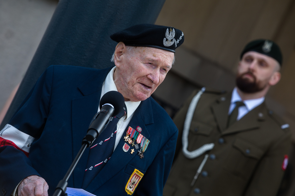 Uroczystość odsłonięcia tablic upamiętniających oryginalne znaki Polski Walczącej – Warszawa, 20 marca 2023. Fot. Sławek Kasper (IPN)