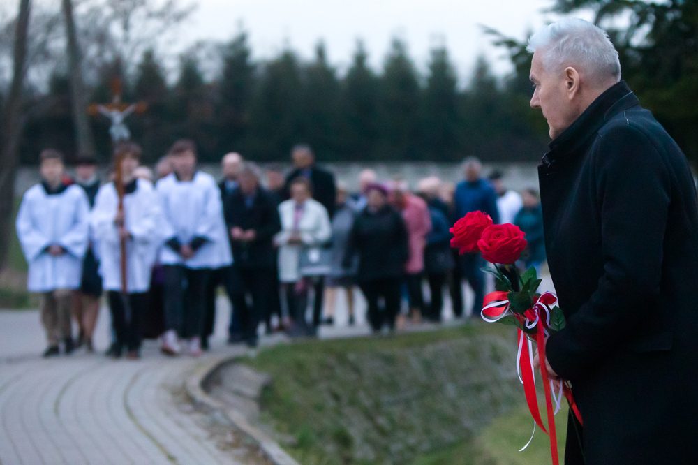 Uroczystości upamiętniające rodziny Kucharskich i Książków zamordowane przez niemiecką ekspedycję karną za pomoc Żydom – Kozłów, 23 marca 2023. Fot. Sławek Kasper (IPN)