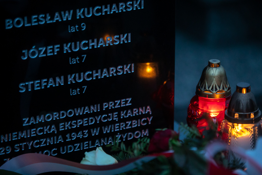 Uroczystości upamiętniające rodziny Kucharskich i Książków zamordowane przez niemiecką ekspedycję karną za pomoc Żydom – Kozłów, 23 marca 2023. Fot. Sławek Kasper (IPN)