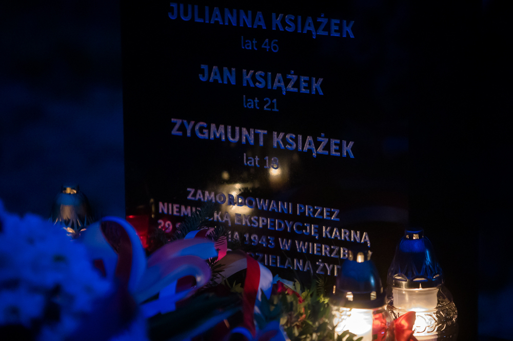 Uroczystości upamiętniające rodziny Kucharskich i Książków zamordowane przez niemiecką ekspedycję karną za pomoc Żydom – Kozłów, 23 marca 2023. Fot. Sławek Kasper (IPN)