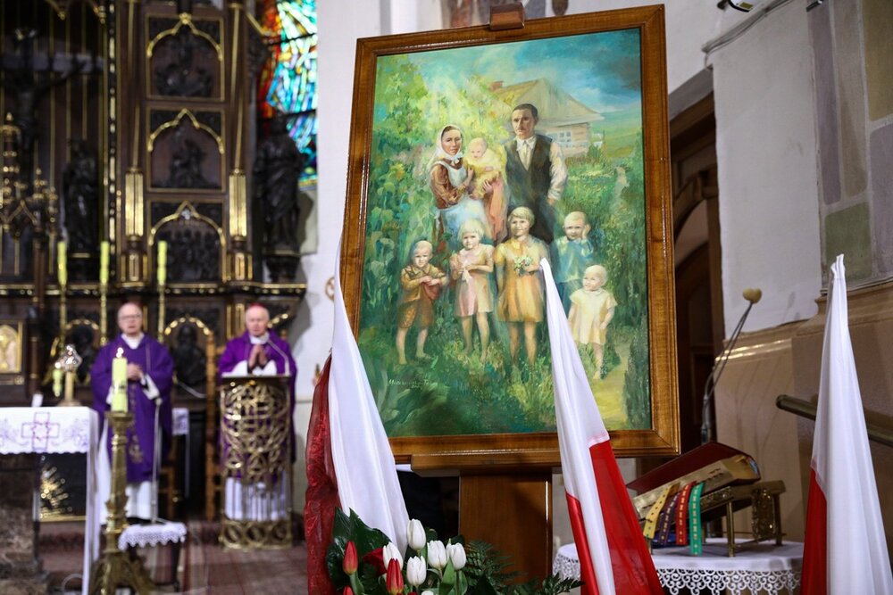 Msza św. w intencji Polaków ratujących Żydów podczas II wojny światowej i dziękczynna za zakończony proces beatyfikacyjny rodziny Ulmów – Markowa, 24 marca 2023. Fot. Sławek Kasper (IPN)