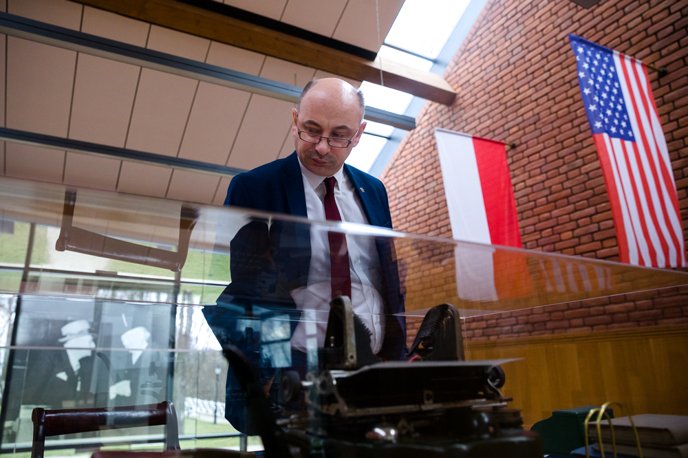 Promocja albumu i finisaż wystawy „»Ramię krzep – Ojczyźnie służ«. 135 rocznica powstania Sokolstwa Polskiego w Ameryce”. Na zdj. dr Mateusz Szpytma, wiceprezes IPN – Warka, 28 marca 2023. Fot. Sławek Kasper (IPN)