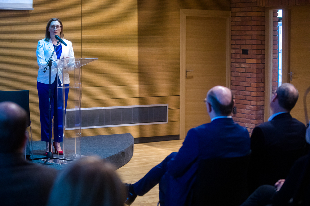 Promocja albumu „»Ramię krzep – Ojczyźnie służ«. 135 rocznica powstania Sokolstwa Polskiego w Ameryce”. Na zdj. Marzena Kruk, dyrektor AIPN – Warka, 28 marca 2023. Fot. Sławek Kasper (IPN)