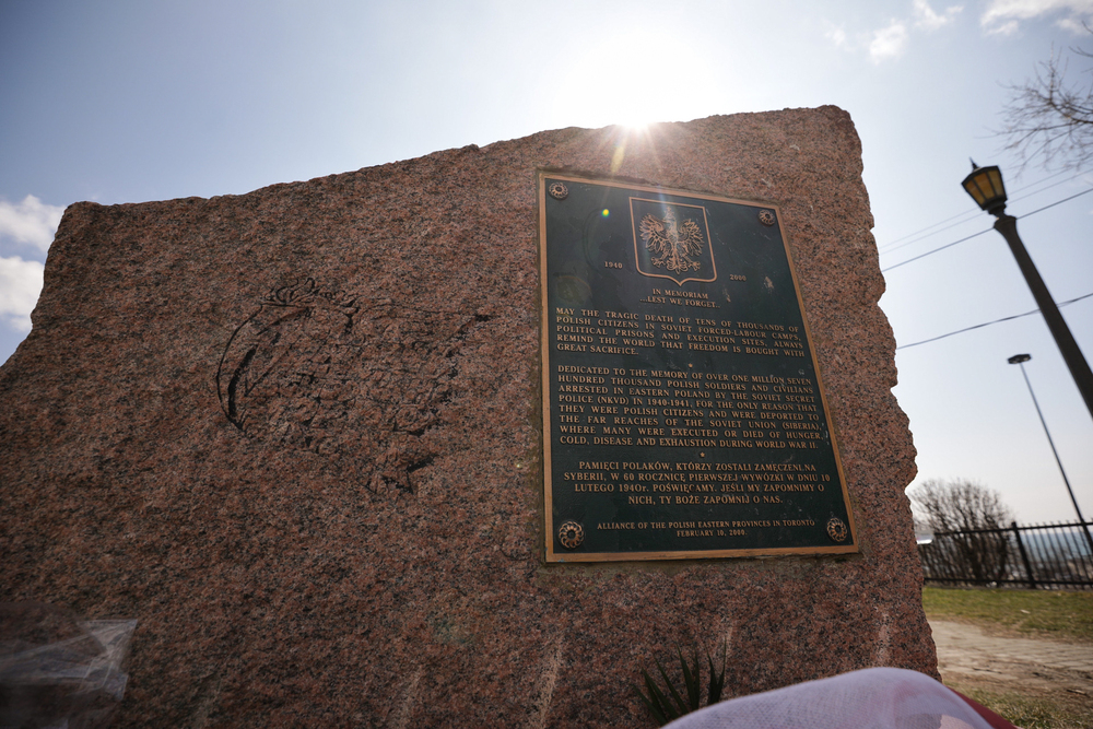 Tablica pamięci Polaków deportowanych na Syberię – Toronto, 28 marca 2023. Fot. Mikołaj Bujak (IPN)