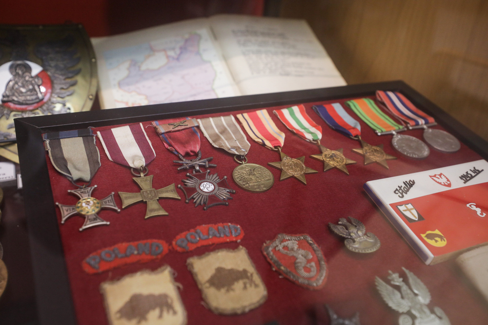 Zwiedzanie Muzeum SPK Kanada w siedzibie Koła nr 20 SPK w Toronto – 28 marca 2023. Fot. Mikołaj Bujak (IPN)