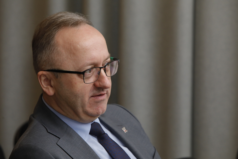 Wiceprezes IPN dr Karol Polejowski. Konferencja naukowa „Komunistyczna propaganda w czasach zimnej wojny 1945-1991”– Warszawa, 28 marca 2023. Fot. Piotr Życieński (IPN)