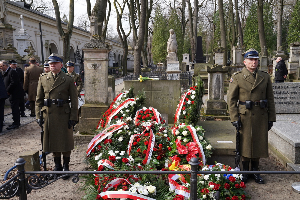 Uroczystość przy grobie Aleksandry Piłsudskiej – Warszawa, 30 marca 2023. Fot. Łukasz Figurowski (UDSKIOR)