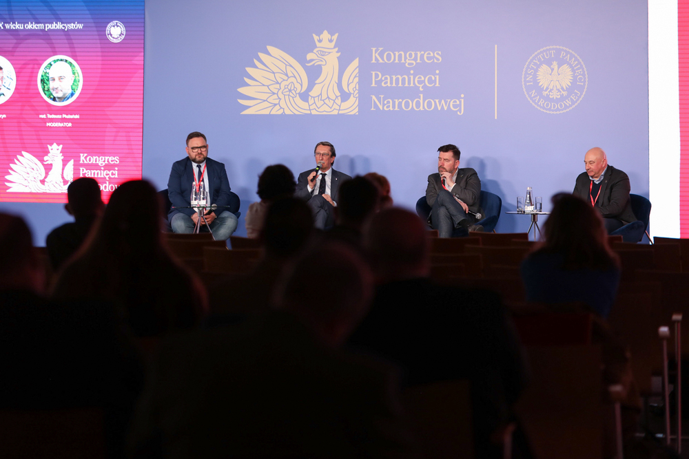 Panel dyskusyjny „Reparacje wojenne w XX w. okiem publicystów” podczas Kongresu Pamięci Narodowej – Warszawa, 14 kwietnia 2023. Fot. Mikołaj Bujak (IPN)
