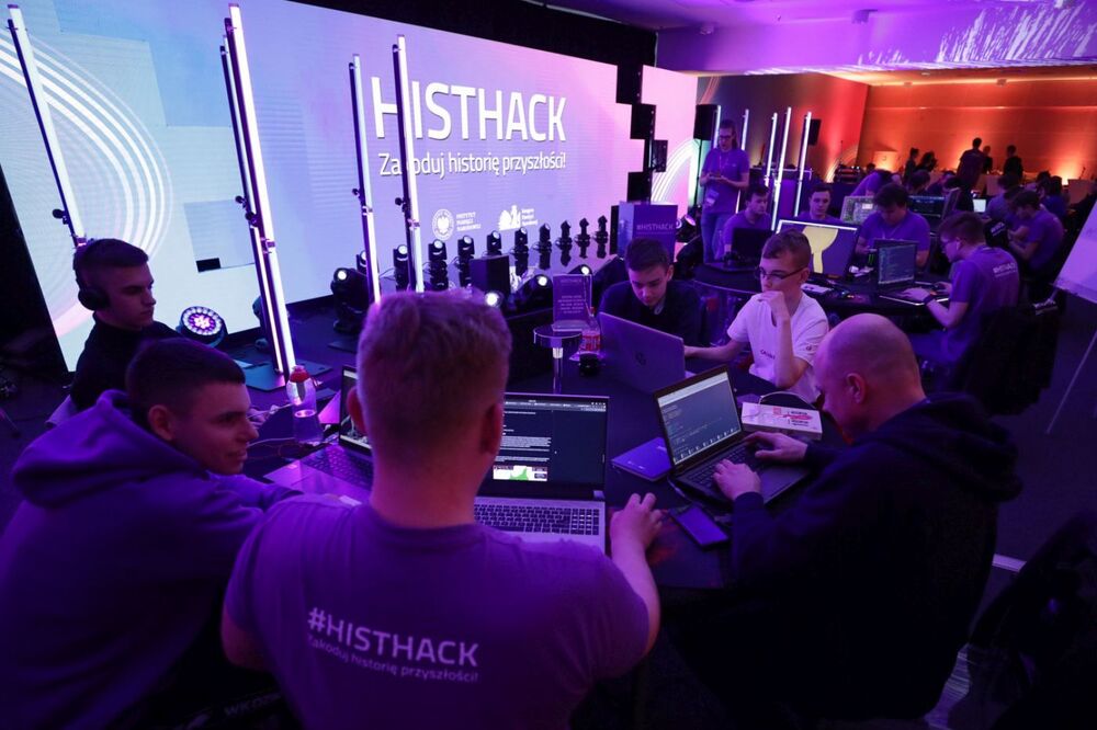 Uczestnicy hackathonu Histhack podczas Kongresu Pamięci Narodowej – Warszawa, 14 kwietnia 2023. Fot. Mikołaj Bujak (IPN)