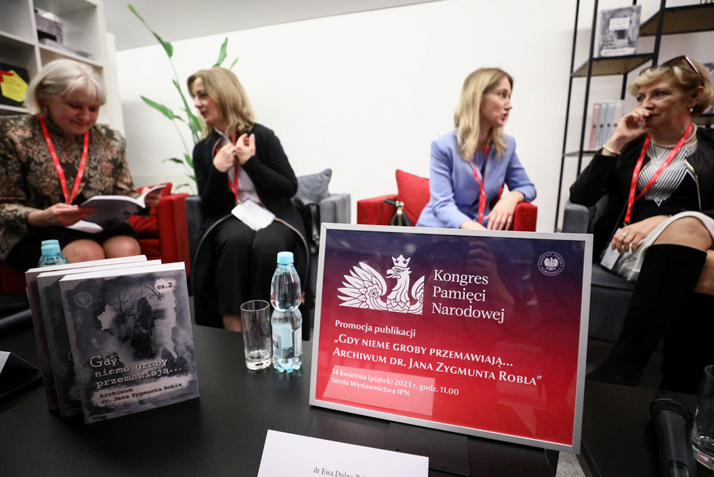 Promocja publikacji „Gdy nieme groby przemawiają... Archiwum dr. Jana Zygmunta Robla” na Kongresie Pamięci Narodowej – Warszawa, 14 kwietnia 2023. Fot. Sławek Kasper (IPN)