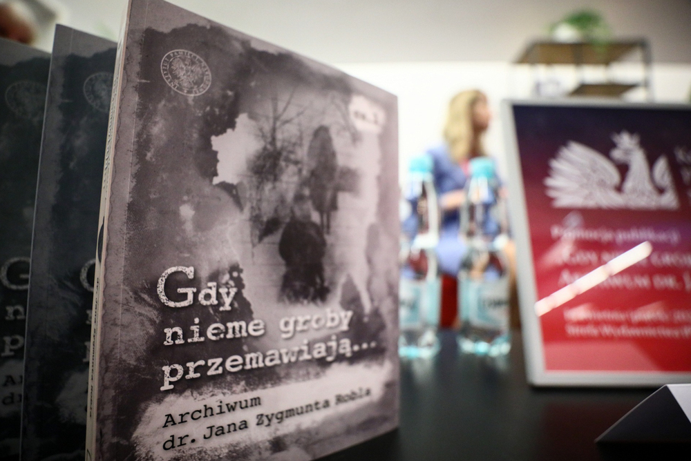 Promocja publikacji „Gdy nieme groby przemawiają... Archiwum dr. Jana Zygmunta Robla” na Kongresie Pamięci Narodowej – Warszawa, 14 kwietnia 2023. Fot. Sławek Kasper (IPN)
