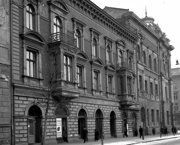 Widok zewnętrzny budynku Akademii Sztuk Pięknych w Krakowie, 1926 r. Fot. ze zbiorów NAC