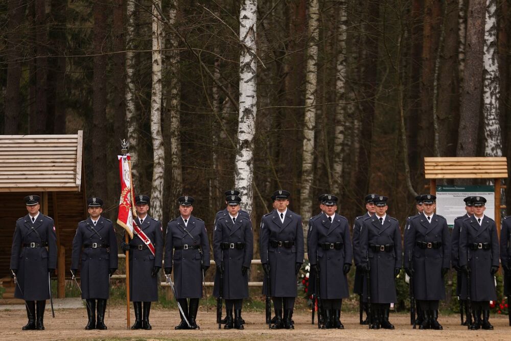 Uroczyste odsłonięcie pomnika ku czci amerykańskich lotników – Słuchowo, 17 kwietnia 2023. Fot. Mikołaj Bujak (IPN)