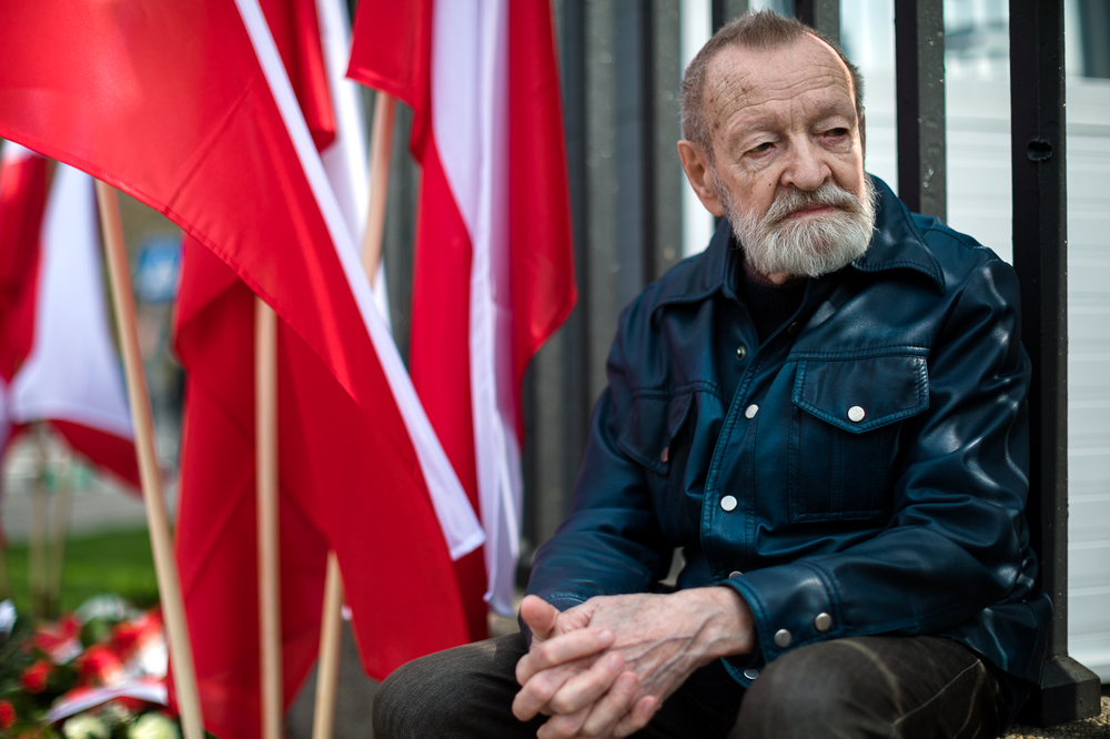 Odsłonięcie tablicy upamiętniającej żołnierzy Armii Krajowej, którzy udzielali pomocy powstańcom w getcie warszawskim – Warszawa, 18 kwietnia 2023. Fot. Sławomir Kasper (IPN)