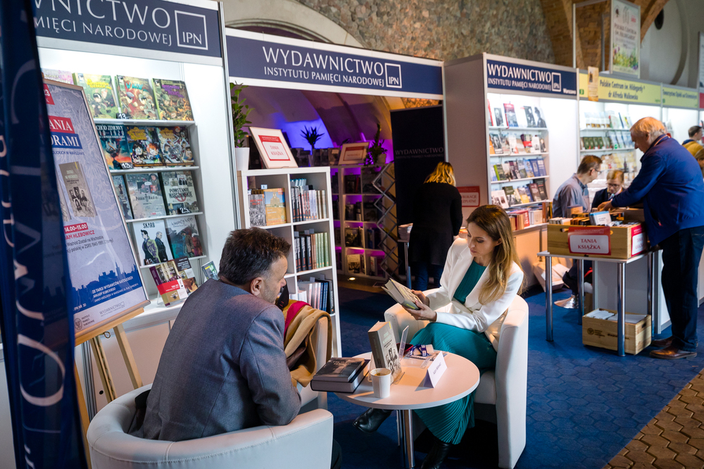 XXVIII Targi Wydawców Katolickich w Arkadach Kubickiego w Warszawie – 20–23 kwietnia 2023. Fot. Sławek Kasper (IPN)