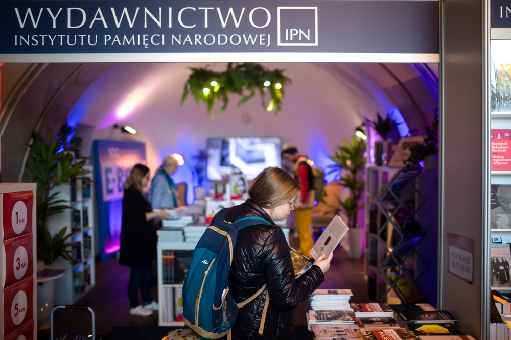 XXVIII Targi Wydawców Katolickich w Arkadach Kubickiego w Warszawie – 20–23 kwietnia 2023. Fot. Sławek Kasper (IPN)
