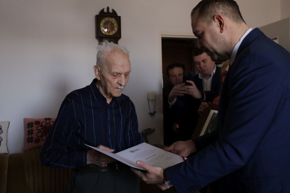 Wręczenie noty identyfikacyjnej Marii Turowskiej – Gdańsk, 21 kwietnia 2023. Fot. Mikołaj Bujak (IPN)