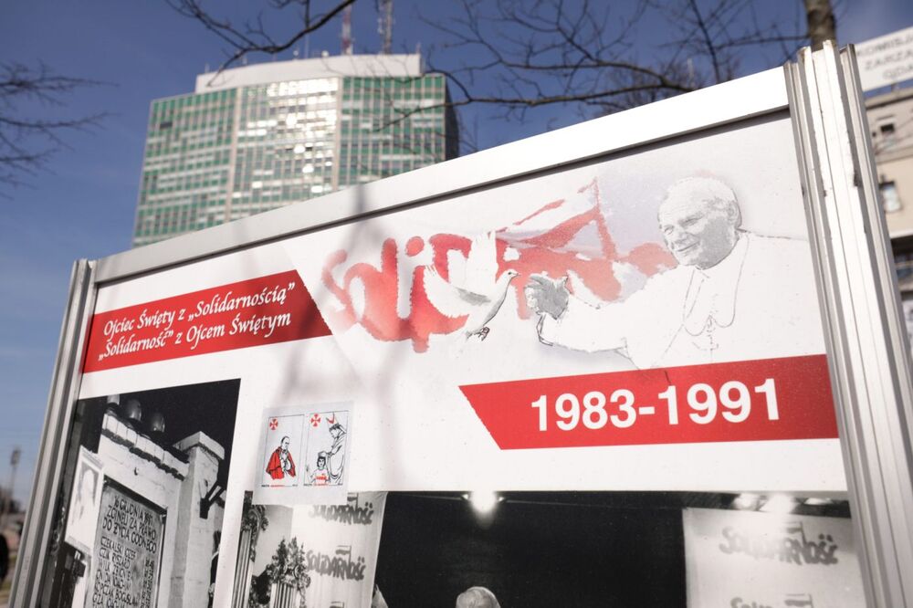 Ponowne otwarcie zniszczonej wystawy „Ty nas obudziłeś, my Cię obronimy” – Gdańsk, 21 kwietnia 2023. Fot. Mikołaj Bujak (IPN)