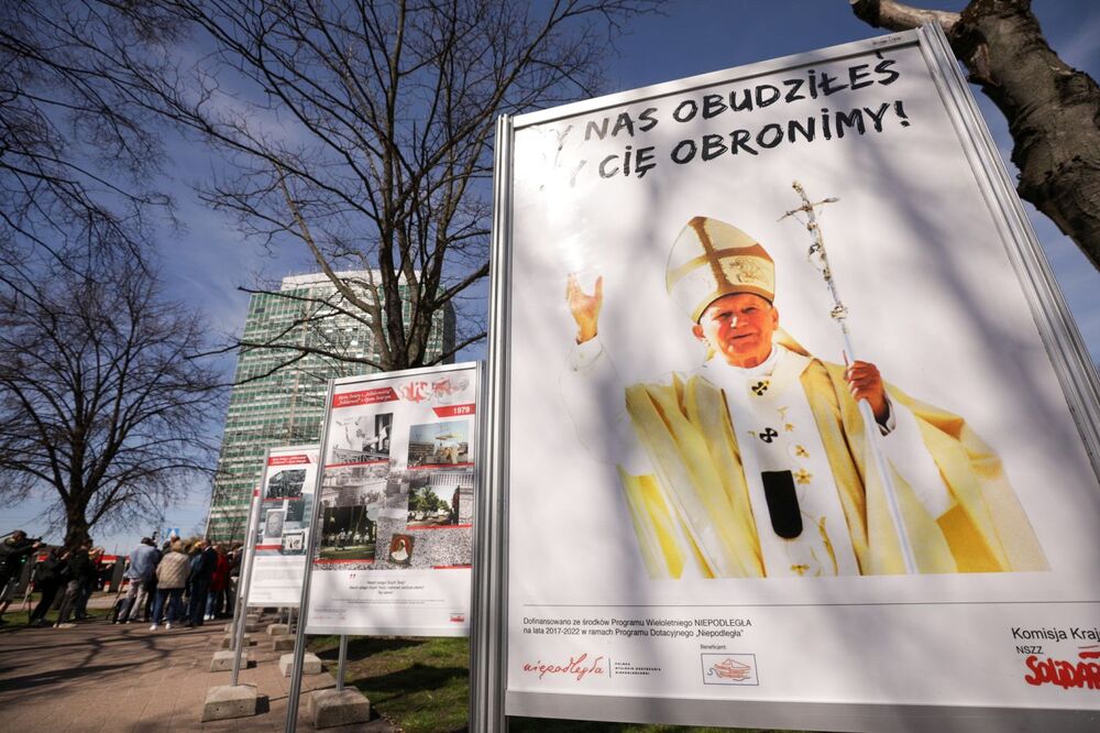 Ponowne otwarcie zniszczonej wystawy „Ty nas obudziłeś, my Cię obronimy” – Gdańsk, 21 kwietnia 2023. Fot. Mikołaj Bujak (IPN)