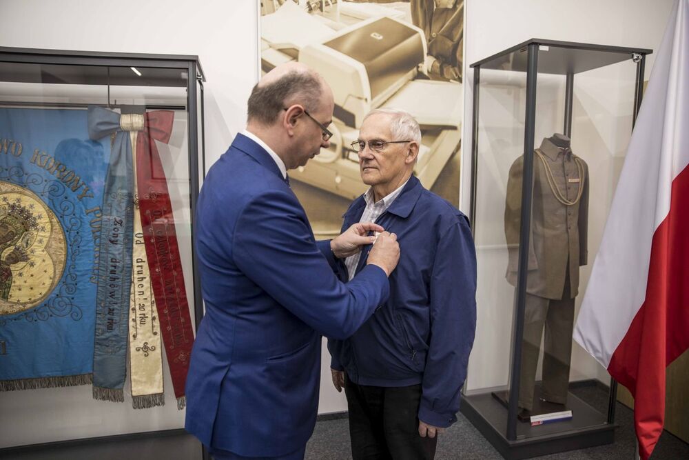 Uroczystość wręczenia Krzyża Wolności i Solidarności Andrzejowi Pacałowskiemu – Warszawa, 27 kwietnia 2023. Fot. Katarzyna Adamów (IPN)