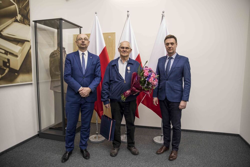 Uroczystość wręczenia Krzyża Wolności i Solidarności Andrzejowi Pacałowskiemu – Warszawa, 27 kwietnia 2023. Fot. Katarzyna Adamów (IPN)