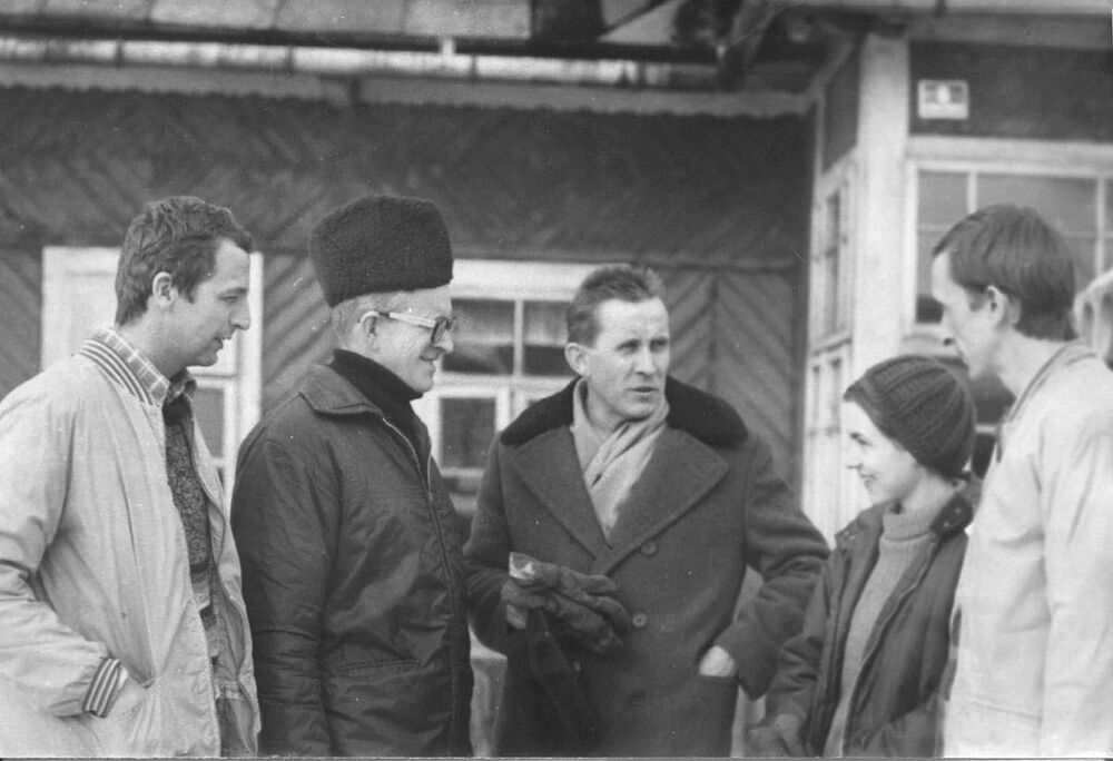 Marek Niesiołowski, Ojciec Hubert Czuma, Andrzej Czuma, Elżbieta Sojka i Benedykt Czuma (Fot. AIPN)