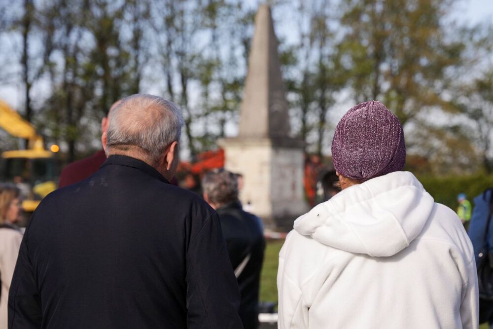 Demontaż sowieckiego obiektu propagandowego „wdzięczności Armii Czerwonej” w Głubczycach – 5 maja 2023. Fot. Mikołaj Bujak (IPN)