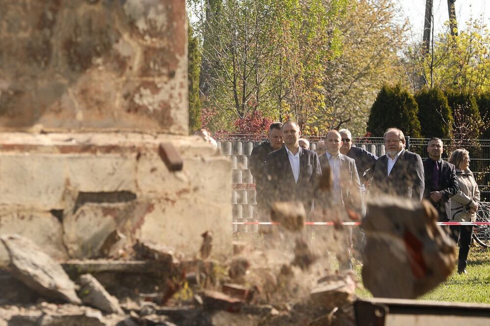 Demontaż sowieckiego obiektu propagandowego „wdzięczności Armii Czerwonej” w Głubczycach – 5 maja 2023. Fot. Mikołaj Bujak (IPN)