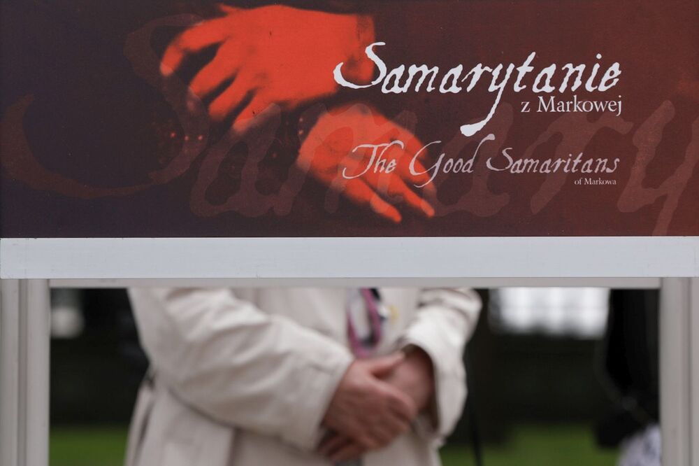 Wystawa „Samarytanie z Markowej. Ulmowie – Polacy zamordowani przez Niemców za pomoc Żydom” na dziedzińcu Belwederu podczas Nocy Muzeów – Warszawa, 13 maja 2023. Fot. Mikołaj Bujak (IPN)