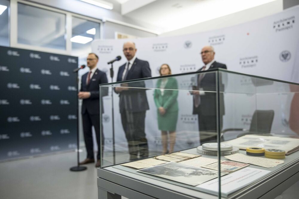 Niezwykłe pamiątki z Argentyny trafiły do Archiwum IPN – konferencja prasowa, Warszawa, 17 maja 2023. Fot. Katarzyna Adamów (IPN)