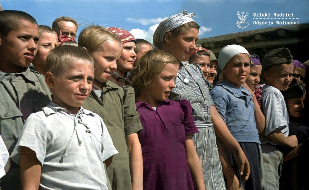 Polskie dzieci ewakuowane z ZSRS. Teheran, Iran, listopad 1942 r. (fot. por. Ostrowski, Instytut Polski i Muzeum im. gen. Sikorskiego w Londynie, zdjęcie udostępnione przez Fundację Ośrodka KARTA)