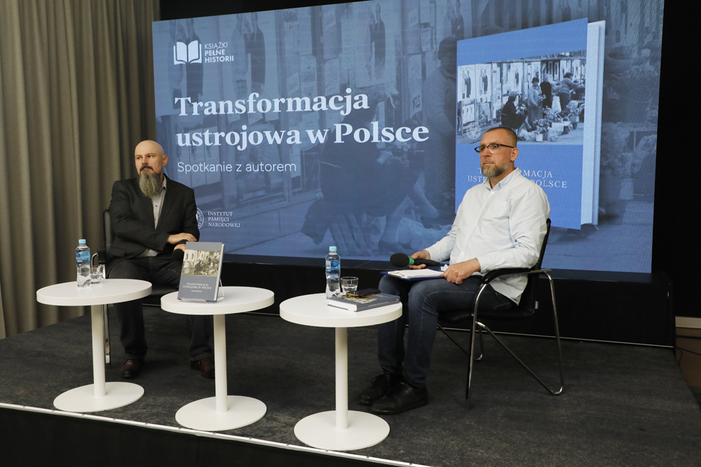 Rozmowa z dr. Danielem Wicentym. Spotkanie z cyklu „Książki pełne historii” – Warszawa, 31 maja 2023. Fot. Piotr Życieński (IPN)