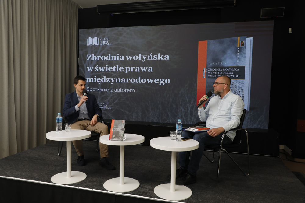Rozmowa red. Rafała Dudkiewicza z Tomaszem Turejką. Spotkanie z cyklu „Książki pełne historii” – Warszawa, 31 maja 2023. Fot. Piotr Życieński (IPN)