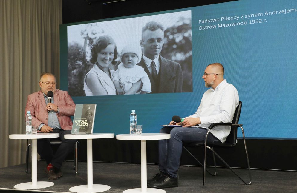 Jacek Pawłowicz i red. Rafał Dudkiewicz. Spotkanie z cyklu „Książki pełne historii” – Warszawa, 31 maja 2023. Fot. Piotr Życieński (IPN)