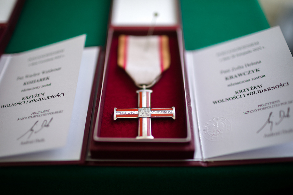 Uroczystość wręczenia Krzyży Wolności i Solidarności działaczom opozycji niepodległościowej z lat 1956–1989 – Warszawa, 2 czerwca 2023. Fot. Sławek Kasper (IPN)