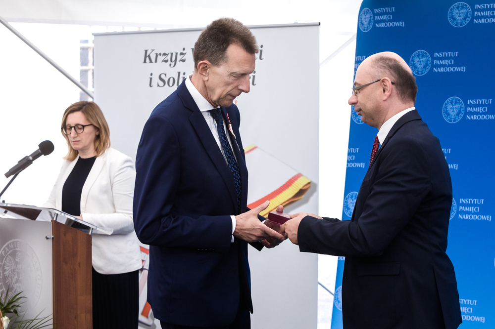 Uroczystość wręczenia Krzyży Wolności i Solidarności działaczom opozycji niepodległościowej z lat 1956–1989 – Warszawa, 2 czerwca 2023. Fot. Sławek Kasper (IPN)