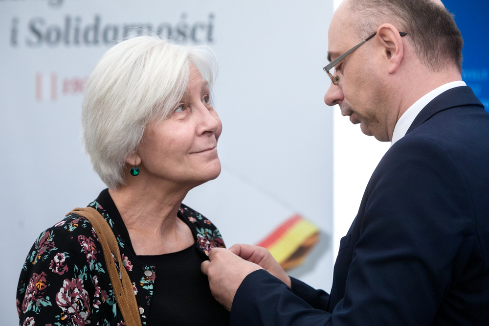 Uroczystość wręczenia Krzyży Wolności i Solidarności działaczom opozycji niepodległościowej z lat 1956–1989 – Warszawa, 2 czerwca 2023. Fot. Sławek Kasper (IPN)