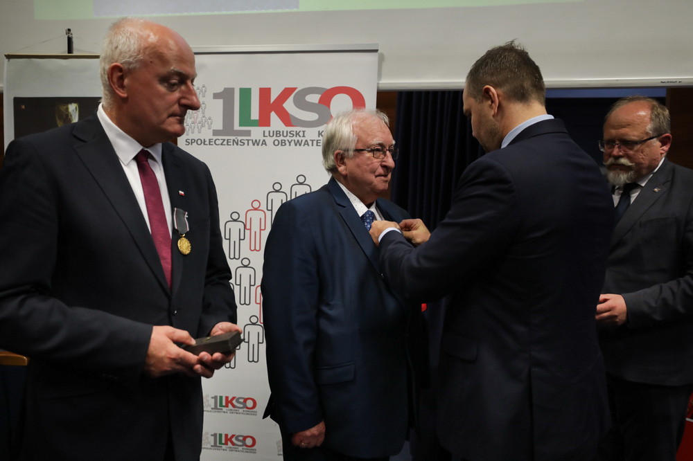 Jacek Kurzępa i Augustyn Wiernicki uhonorowani złotym medalem „Reipublicae Memoriae Meritum”– Gorzów Wielkopolski, 2 czerwca 2023. Fot. Mikołaj Bujak (IPN)