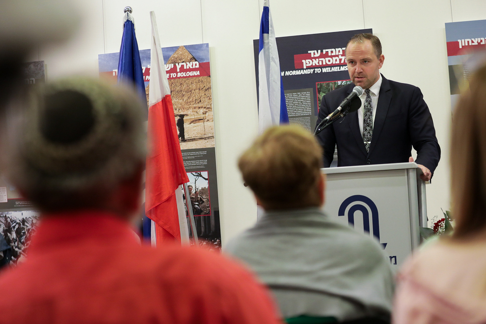 Dr Karol Nawrocki, prezes IPN, podczas inauguracji wystawy IPN „Szlaki Nadziei. Odyseja Wolności” w Izraelu – Jerozolima, 6 czerwca 2023. Fot. Mikołaj Bujak (IPN)