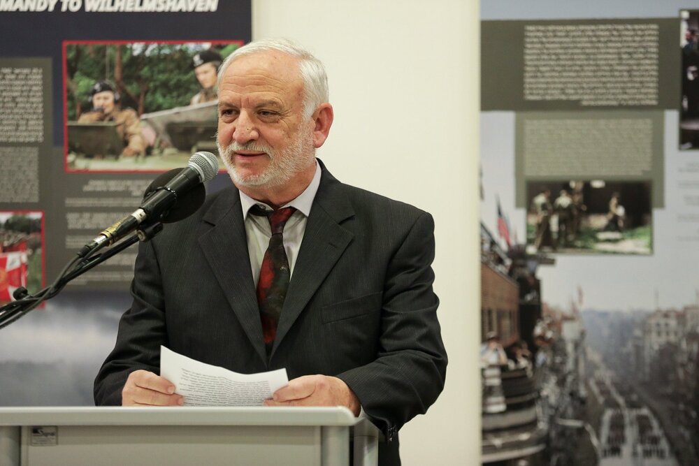 Inauguracja wystawy IPN „Szlaki Nadziei. Odyseja Wolności” w Izraelu. Na zdj. Herzl Makow, prezes Centrum Dziedzictwa Menachema Begina – Jerozolima, 6 czerwca 2023. Fot. Mikołaj Bujak (IPN)