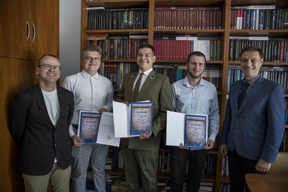 Laureaci konkursu „Ramię Krzep – Ojczyźnie Służ” z wizytą w Archiwum IPN. Fot. Katarzyna Adamów (IPN)