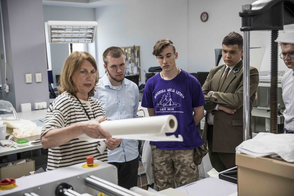 Laureaci konkursu „Ramię Krzep – Ojczyźnie Służ” z wizytą w Archiwum IPN. Fot. Katarzyna Adamów (IPN)