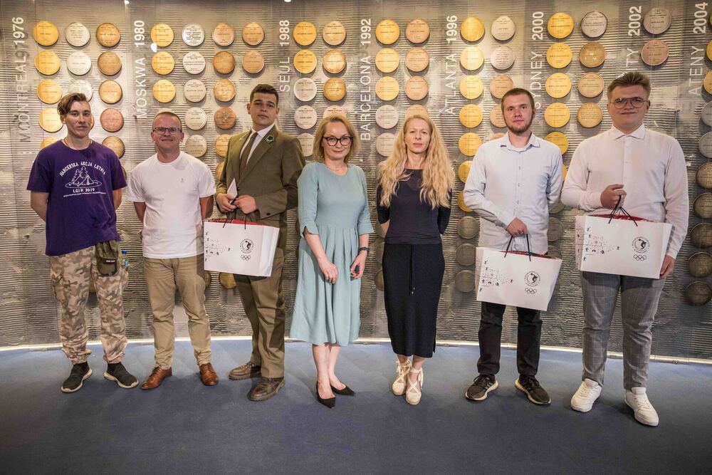 Laureaci konkursu „Ramię Krzep – Ojczyźnie Służ” z wizytą w Muzeum Sportu i Turystyki. Fot. Katarzyna Adamów (IPN)