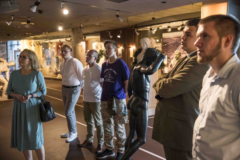 Laureaci konkursu „Ramię Krzep – Ojczyźnie Służ” z wizytą w Muzeum Sportu i Turystyki. Fot. Katarzyna Adamów (IPN)