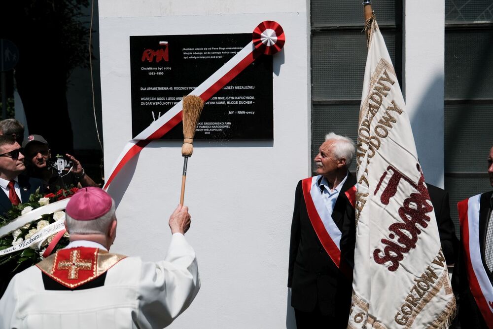 Odsłonięcie tablicy pamiątkowej w 40. rocznicę powstania Ruchu Młodzieży Niezależnej w Gorzowie Wielkopolskim – 10 czerwca 2023. Fot. Paweł Kamrad www.EchoGorzowa.pl