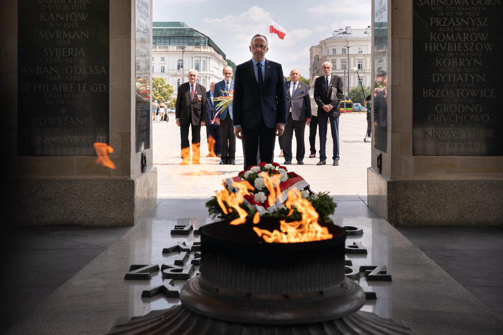 Dr. hab. Karol Polejowski, zastępca prezesa IPN. Obchody Narodowego Dnia Powstań Śląskich przy Grobie Nieznanego Żołnierza – Warszawa, 20 czerwca 2023. Fot. Mikołaj Bujak (IPN)